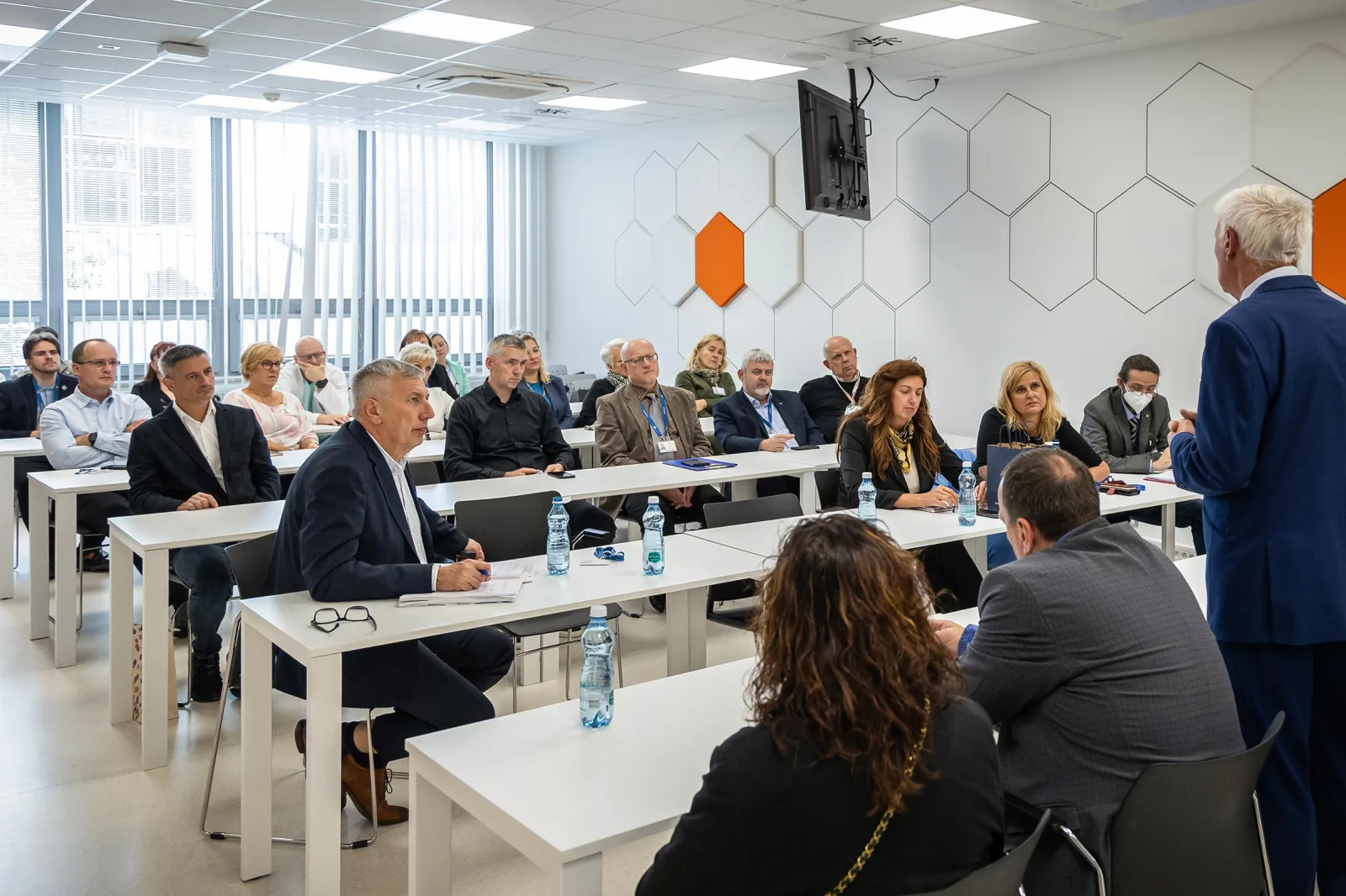 Účastníci externího auditu kvality při jednání ve Fakultní nemocnici Ostrava